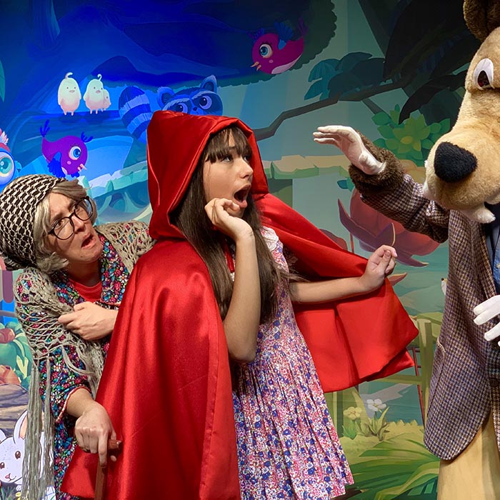 Chapeuzinho Vermelho em: Uma Surpresa para o Lobo